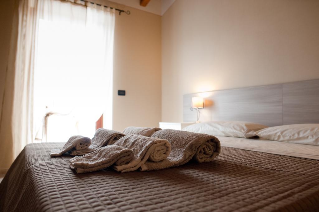 Al Borgo Alloggi Desenzano del Garda Rom bilde